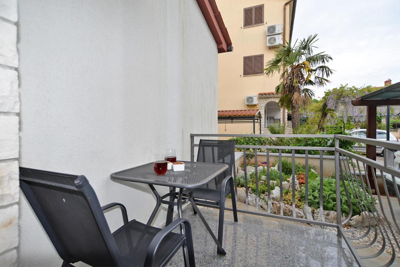 Apartments Mira 1293 Fazana Exterior photo