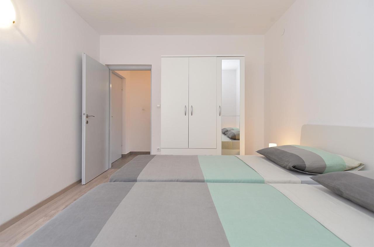 Apartments Mira 1293 Fazana Exterior photo