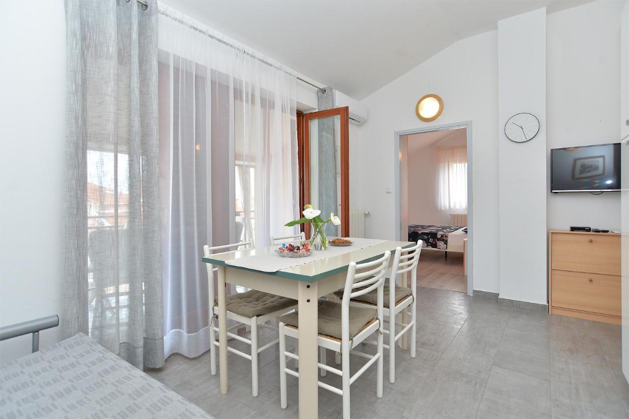 Apartments Mira 1293 Fazana Exterior photo