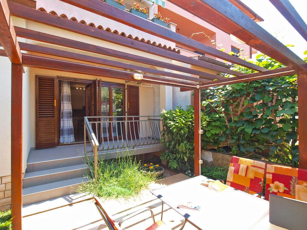 Apartments Mira 1293 Fazana Exterior photo