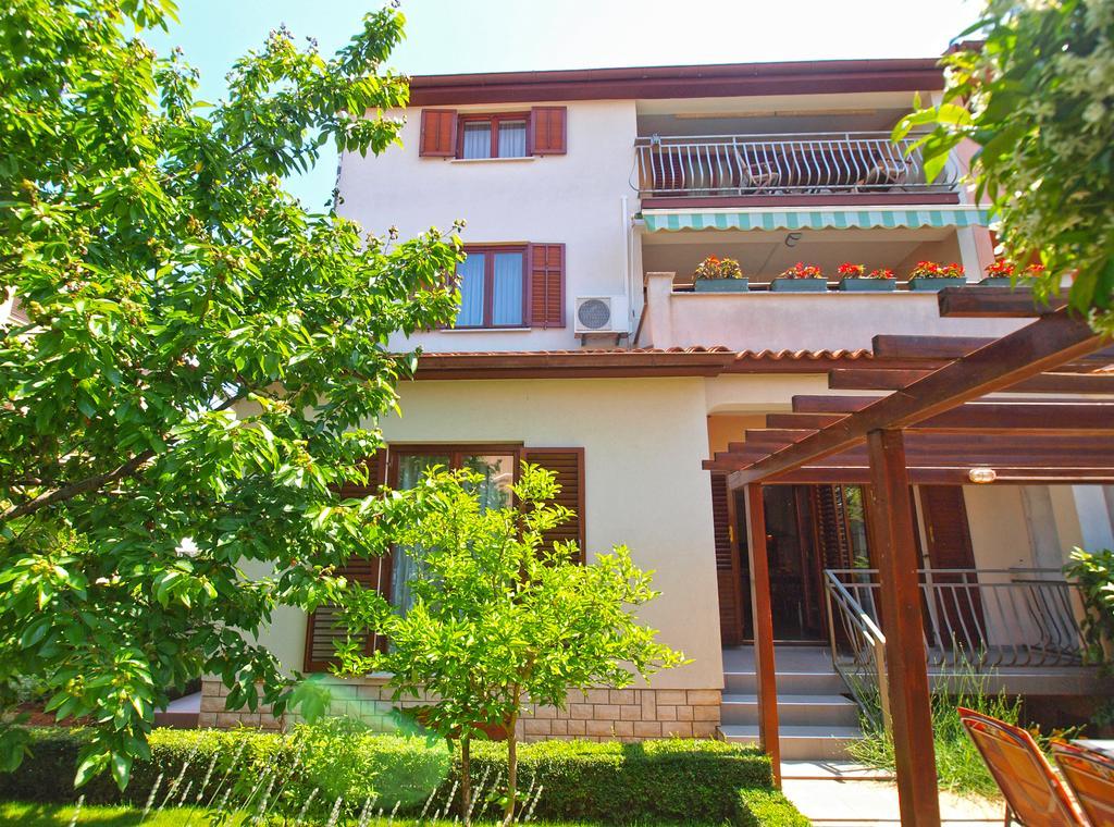 Apartments Mira 1293 Fazana Exterior photo