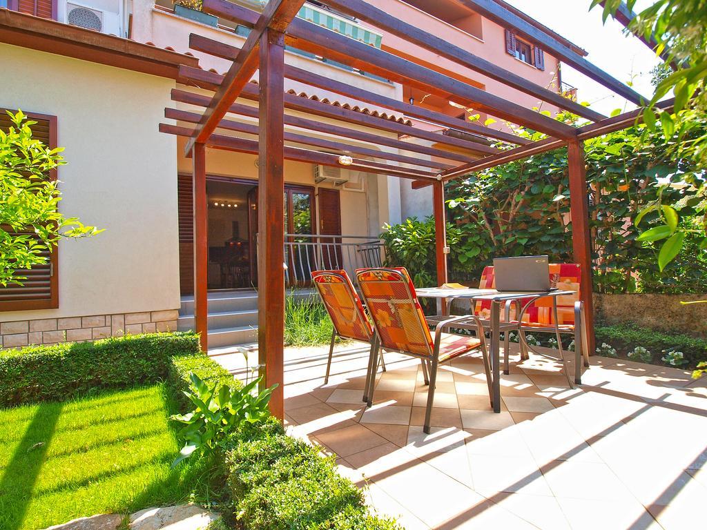 Apartments Mira 1293 Fazana Exterior photo