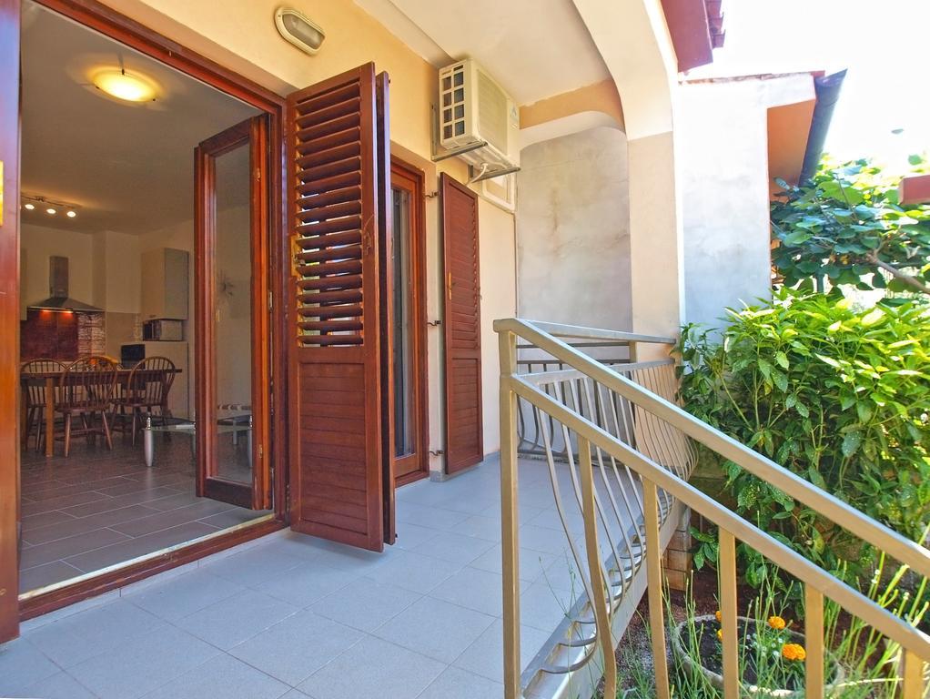 Apartments Mira 1293 Fazana Exterior photo