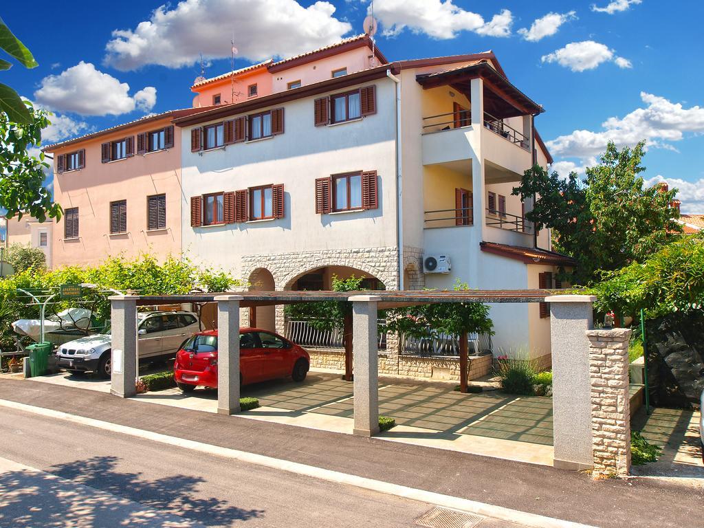 Apartments Mira 1293 Fazana Exterior photo